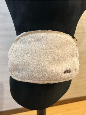 Lolë Unisex
Sherpa/Fleece Belt Bag